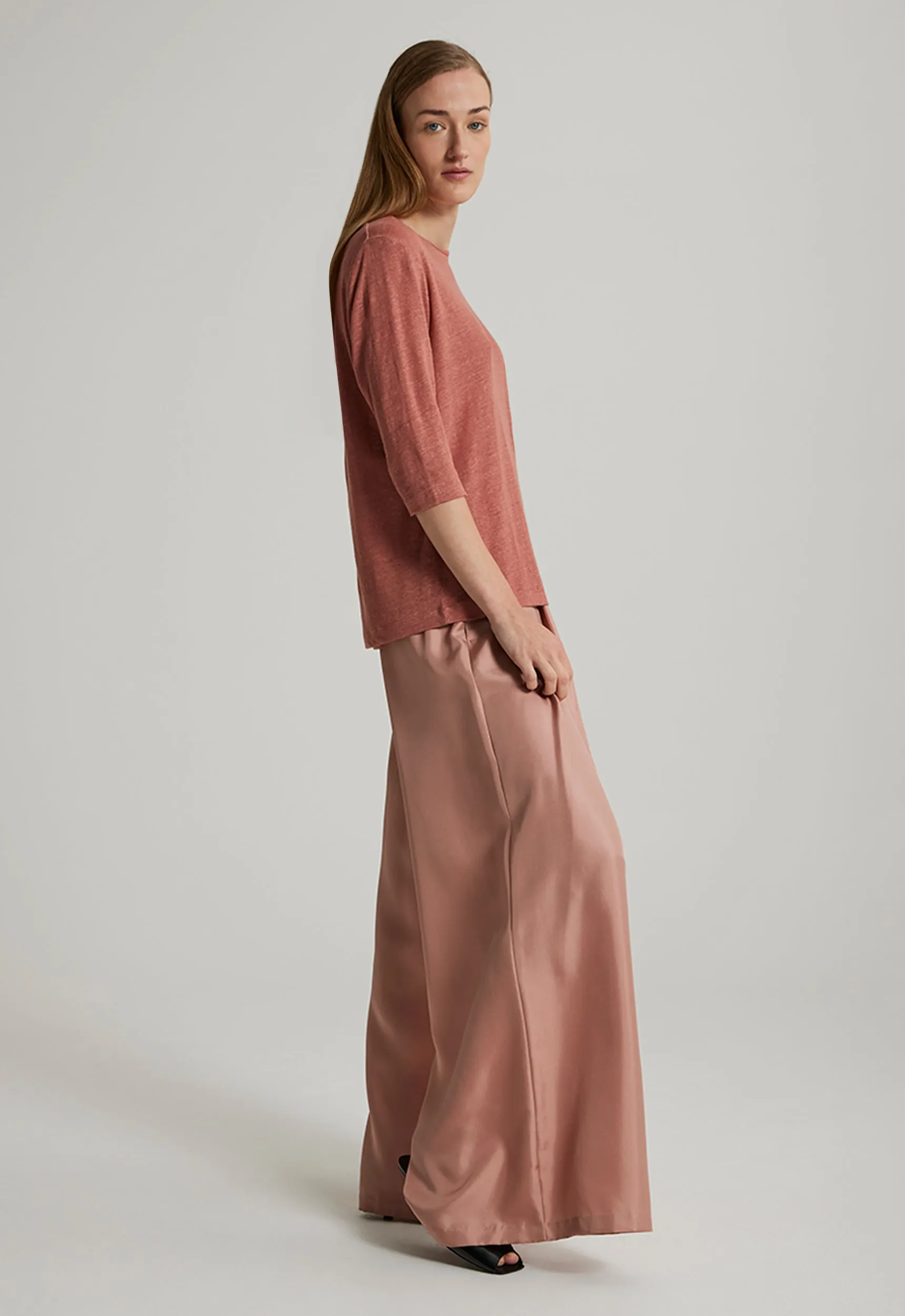 Walker Tee in Mudbrick